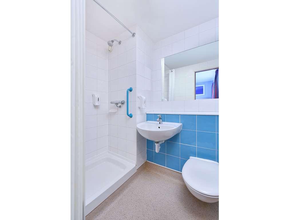 Travelodge Sheffield Central Room photo